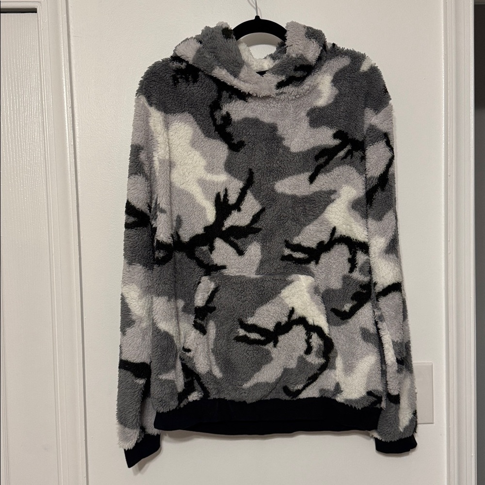 UO Camo Fluffy Soft Blanket Feel Polar Hoodie Sweatshirt - Picture 5 of 9
